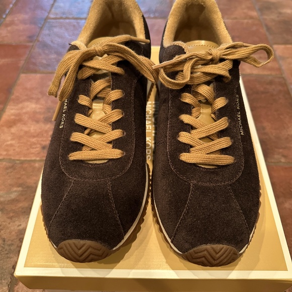 NEW and UNWORN chocolate brown/khaki Michael Kors Rhodes Suede Trainer, 9.5M - Picture 3 of 4